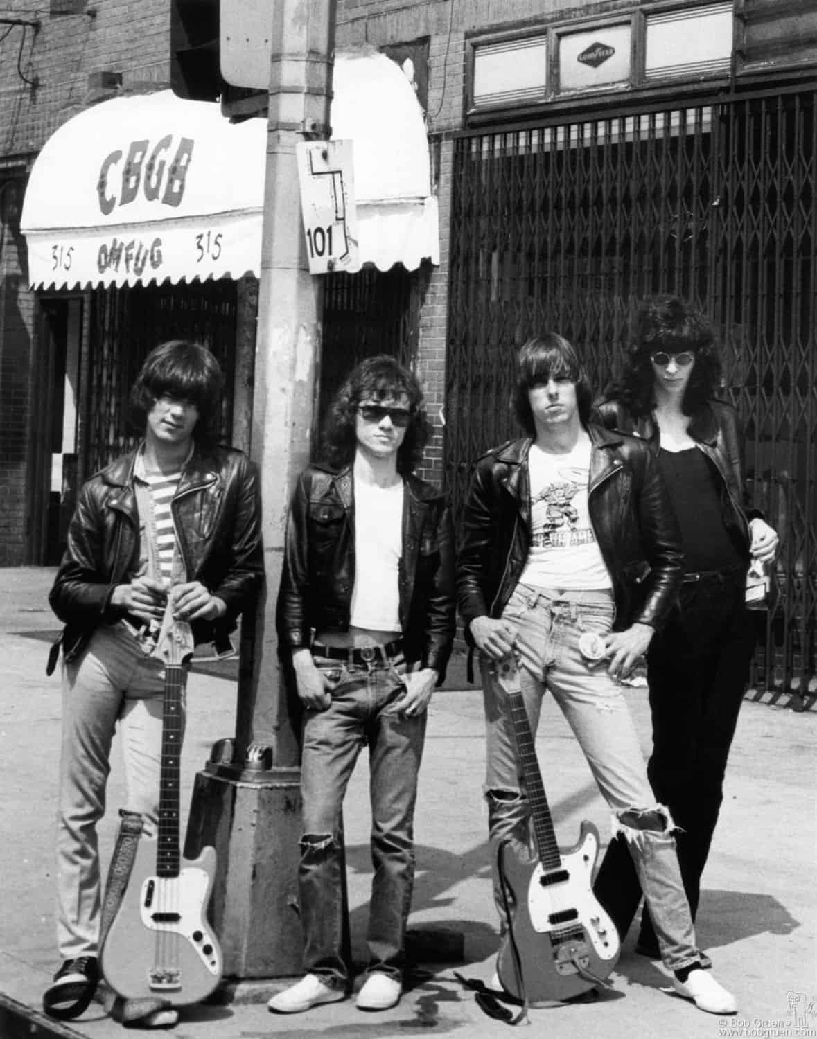 Ramones & Ramone, Dee Dee & Ramone, Tommy & Ramone, Johnny & Ram | Bob ...