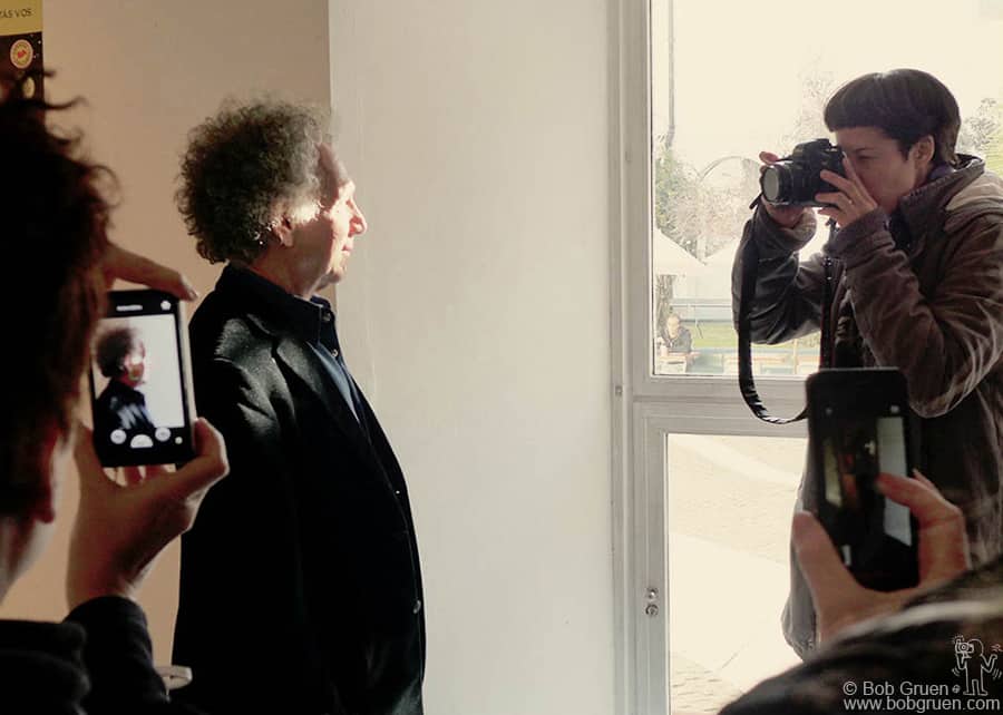 June 20 - Buenos Aires - Top Argentine rock photographer Nora Lezano took some great photos of me after a workshop and public interview I did in connection with my exhibition.