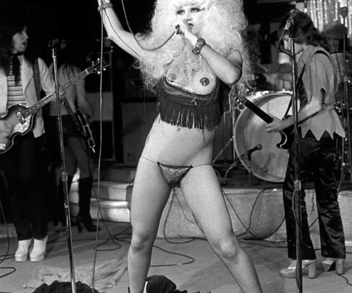 Jayne County, Club 82 in NYC. October 30, 1974. <P>Image #: R-111  © Bob Gruen