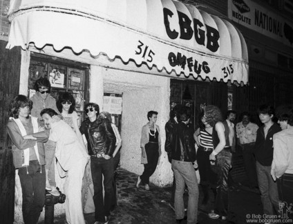 David Johansen, Danny Fields, Earl McGrath, Joey Ramone and Arturo Vega, NYC - 1977