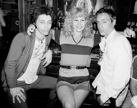 (L-R) Johnny Thunders, Sable Starr and Iggy Pop at CBGB’s, NYC. July 16