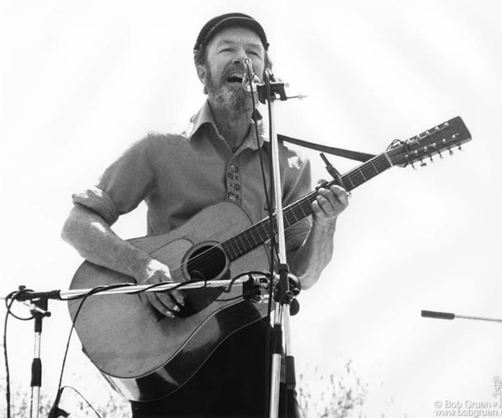 Pete Seeger, Central Park, NYC. May 11, 1975. <P>Image #: R-512  © Bob Gruen