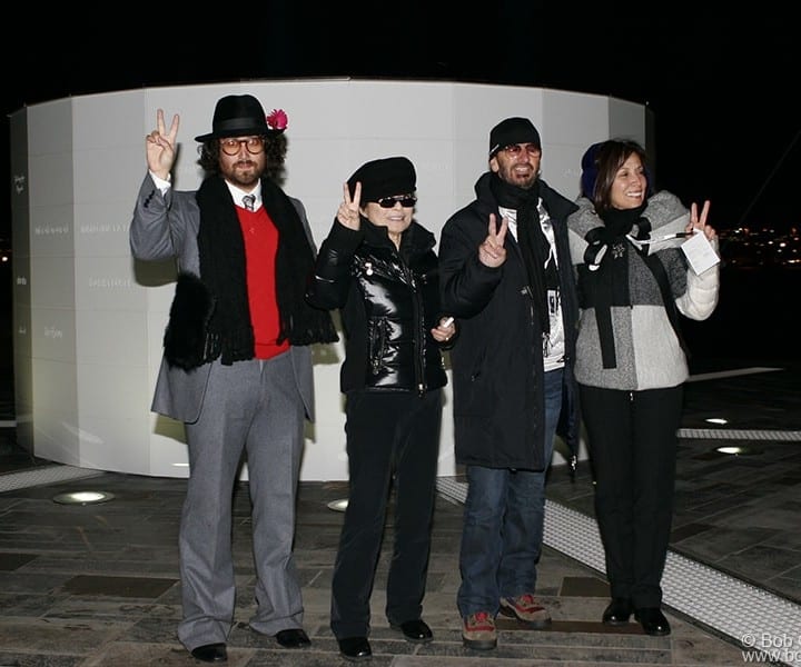 Then they all posed for a photo in front of the Peace Tower 
