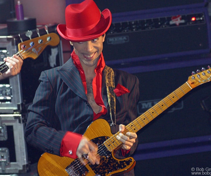 Then Prince joined them with a fantastic guitar solo on "While My Guitar Gently Weeps".