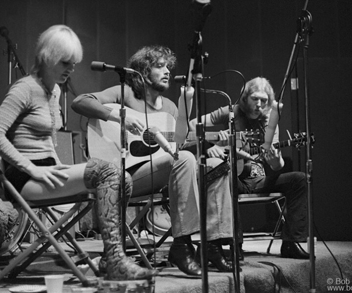 Bonnie, Delaney and Duane Allman, A&R Recording Studios, NYC. July 22, 1971. <P>Image #: ATL2_2-21a_1971 © Bob Gruen