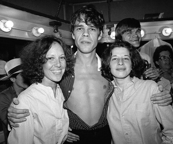 Lisa Robinson, David Johansen and Fran Lebowitz, Bottom Line, NYC. July 1978. <P>Image #: DavidJohansen778_3-4_1978 © Bob Gruen