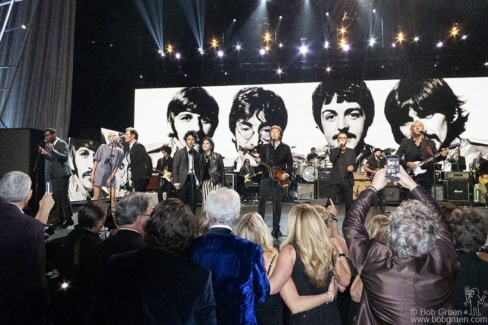 Leon Bridges, Miley Cyrus, Mike Dirnt, Billie Joe Armstrong, Joan Jett, Paul McCartney, Ringo Starr and Joe Walsh, OH - 2015