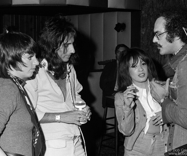 Liza Minnelli, Alice Cooper, Ronnie Spector and Shep Gordon, NYC. October 2, 1973. <P>Image #: AC11_2-23_1973 © Bob Gruen