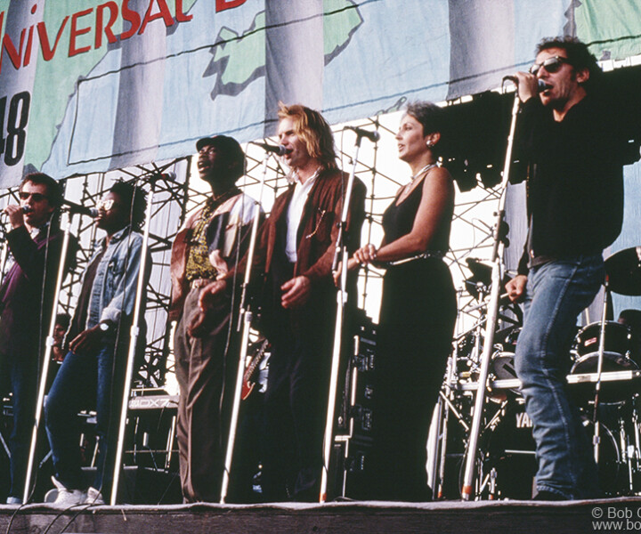 Peter Gabriel, Tracy Chapman, Youssou N’Dour, Sting, Joan Baez and Bruce Springsteen, JFK Stadium, Philadelphia, PA. September 19, 1988. <P>Image #: AmnestyInternational988_1988_13 © Bob Gruen