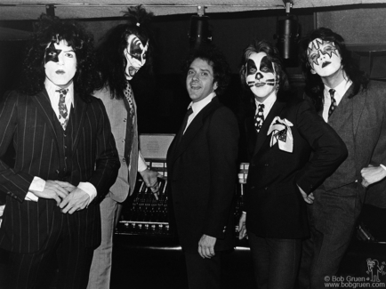 Kiss and Neil Bogart, NYC - 1975