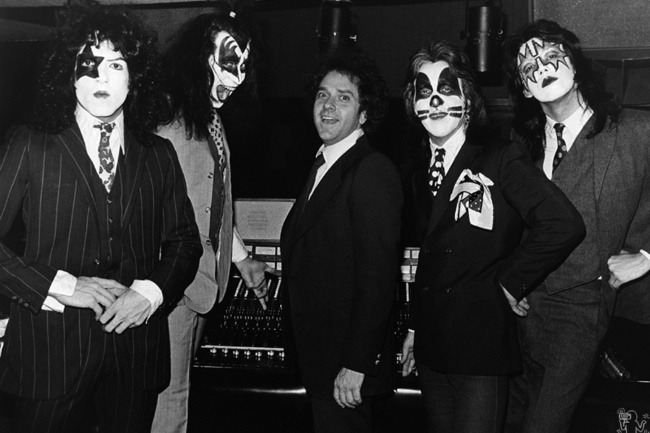 Kiss and Neil Bogart, NYC - 1975