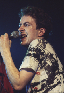 Joe Strummer of the Clash on stage at Clouds in Edinburgh, Scotland. October 26, 1977. Image #: Clash1077_1977_28 © Bob Gruen Joe Strummer, Edinburgh - 1977