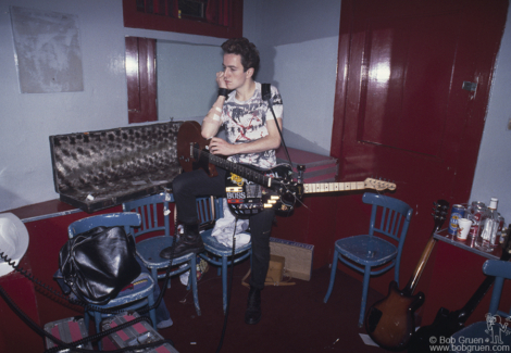 Joe Strummer of the Clash backstage at Clouds in Edinburgh, Scotland. October 26, 1977. Image #: Clash1077_1977_29 © Bob Gruen Joe Strummer, Edinburgh - 1977