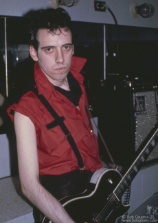 Mick Jones of the Clash backstage during their tour of the USA. February 1979. Image #: Clash279_1979_40 © Bob Gruen Mick Jones, USA - 1979